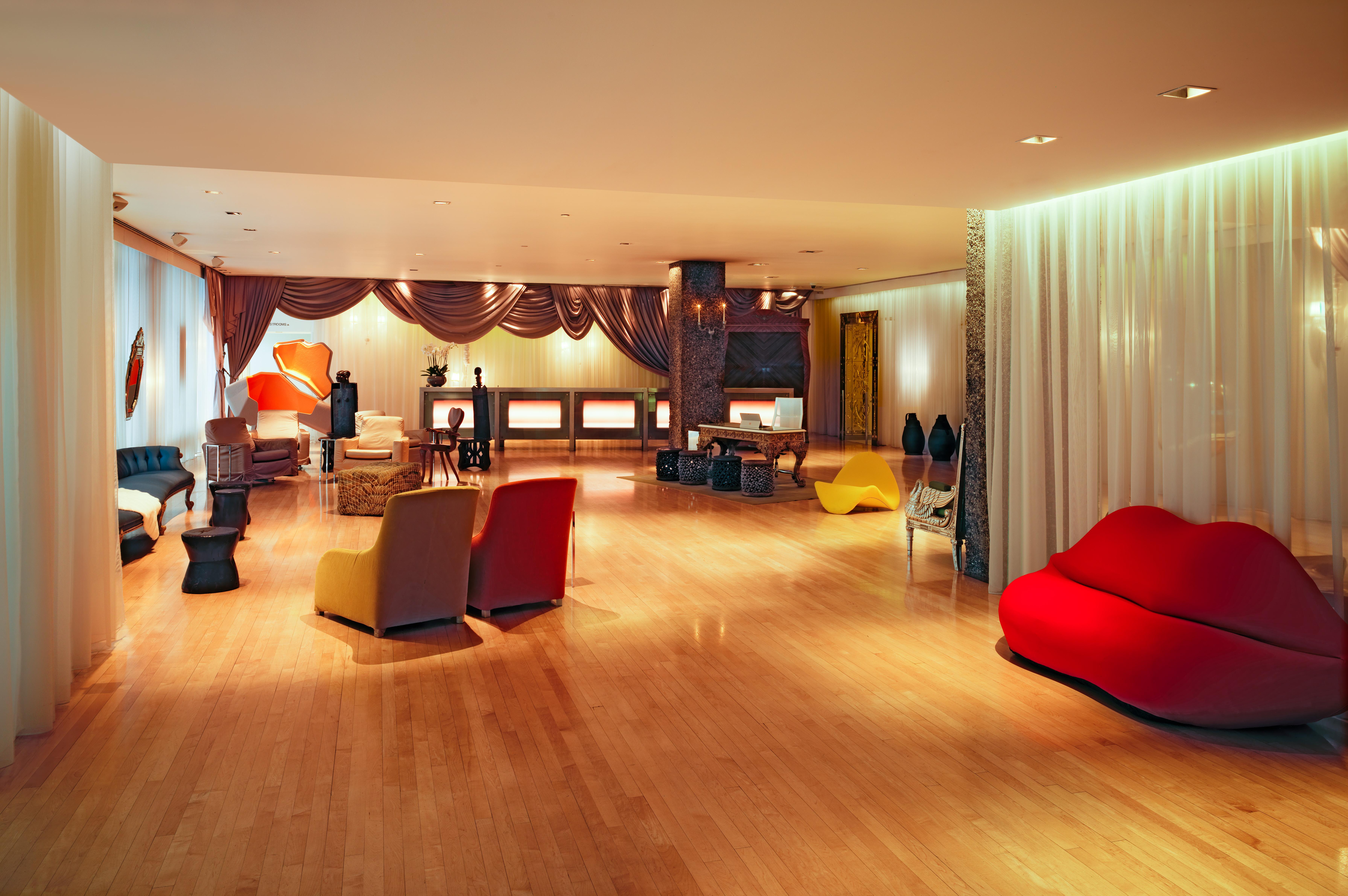 Sanderson London Eksteriør billede The interior of the lounge
